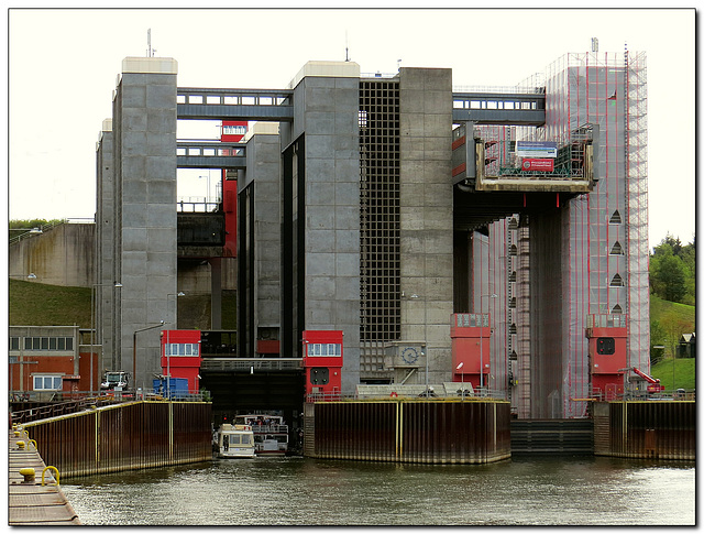 Schiffshebewerk | Doppelsenkrechthebewerk