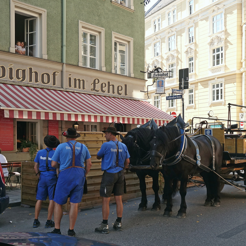 Die "Wiesn" mobil - Werbeaktion mit Brauereigäulen