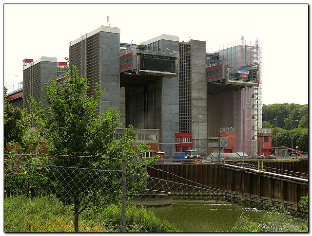 Doppelsenkrechtschiffshebewerk