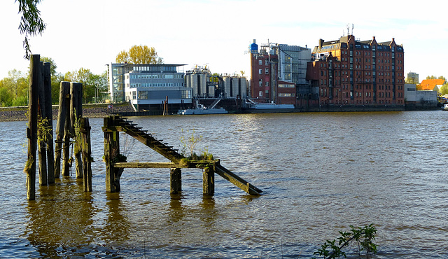 Speicher an der Norderelbe: Treppe in die Tiefe