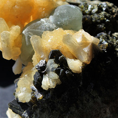 Stellérite , Prehnite, Epidote , en association