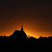 Coucher de soleil sur l'église d'un village en Beauceronnie .