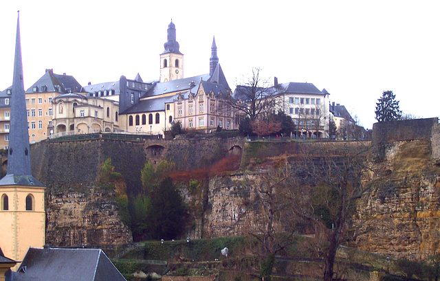 LU - Luxemburg - Wehrhafte Mauern