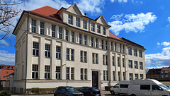 Schulgebäude in der Bergstraße