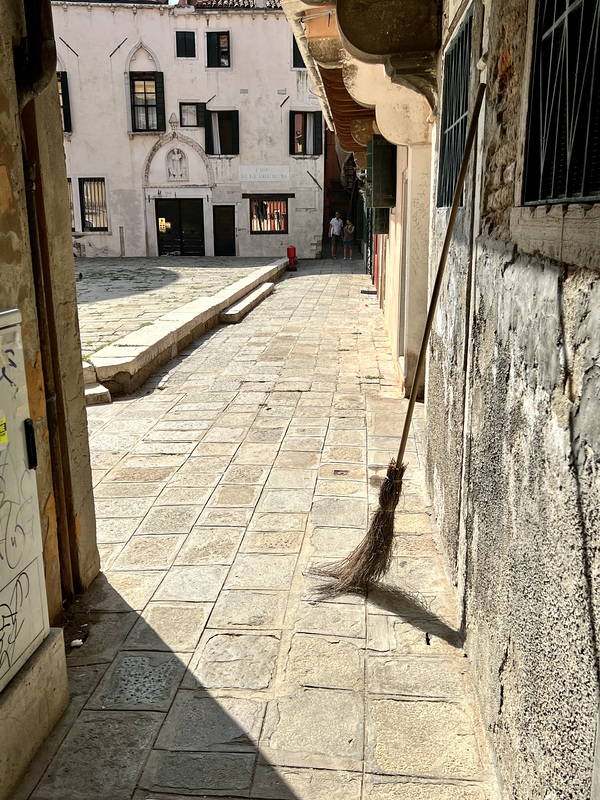 Venice 2022 – Broom