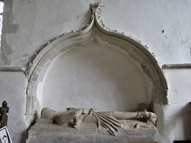 rampton church, cambs   (25) c14 effigy of knight , perhaps a de lisle tomb