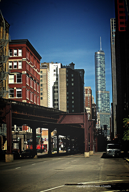 Chicago “L” Between The Walls