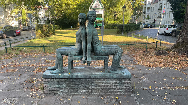 Sitzendes Liebespaar