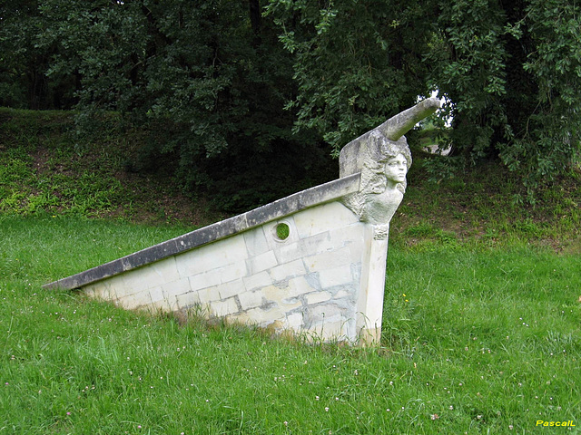 en quittant le site des LAPIDIALES