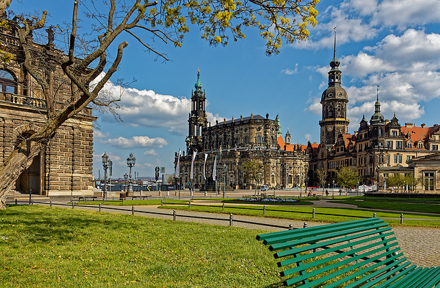 Blick zur Schlosskirche vom Zwinger aus