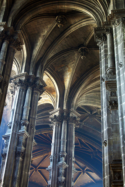 Belle architecture au coeur des Halles , l'église Saint-Eustache