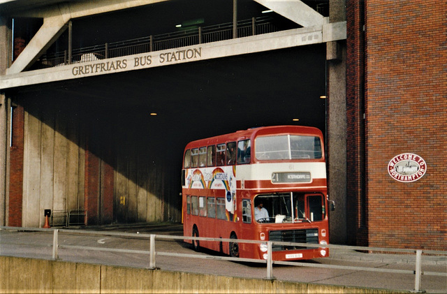 Northampton Transport 61 (VVV 61S) in Northampton – 22 Oct 1989 (105-13)