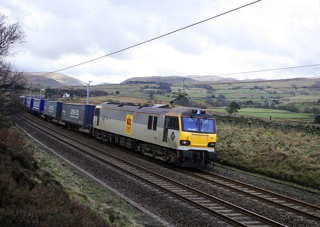 92037 SULLIVAN working 4S43 Daventry - Mossend `Tesco Express` at Scout Green 10th March 2012