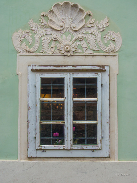 Fensterbekrönung am Bierhaus "Zum Augustin"