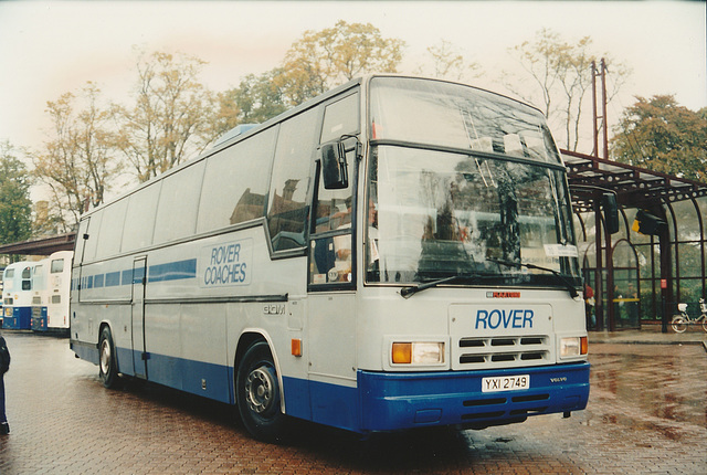 Rover Coaches (common ownership with Cambridge Coach Services) YXI 2749 (F885 RFP) at Cambridge - 22 Oct 1994 Rover Coaches (common ownership with Cambridge Coach Services) YXI 2749 (F885 RFP) at Cambridge - 22 Oct 1994