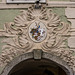 Bierhaus "Zum Augustin": Rundbogenportal mit Wappen