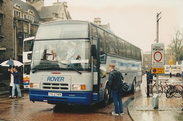 Rover Coaches (common ownership with  Cambridge Coach Services) YXI 2749 (F885 RFP) at Cambridge - 22 Oct 1994