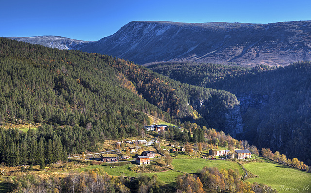 Jenstad farms and Linndalen valley.
