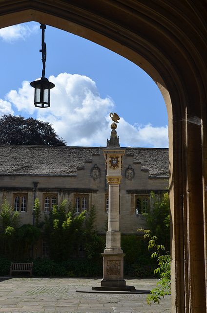 Oxford, The Symbol of Corpus Christi College - Pelican