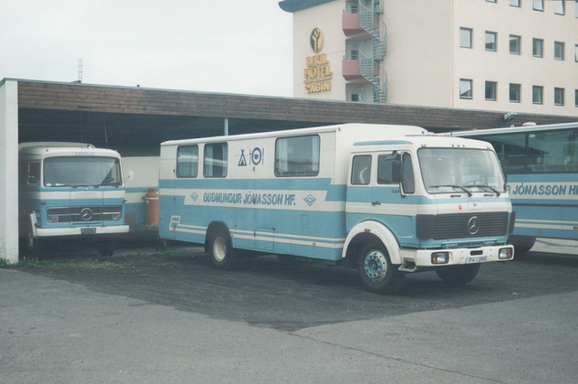 Guðmundur Jónasson Travel catering truck, Reykjavík, Iceland – 28 July 2002 (496-25A)