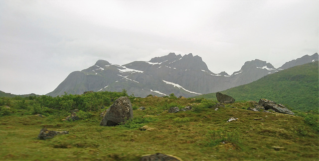 Schnee-Reste bei Flakstad, Nordland