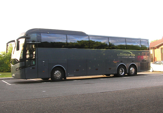 Ellisons Travel GFF 405 (FJ57 CYY) at the Travelodge, Barton Mills - 15 Jul 2009 (DSCN3268)