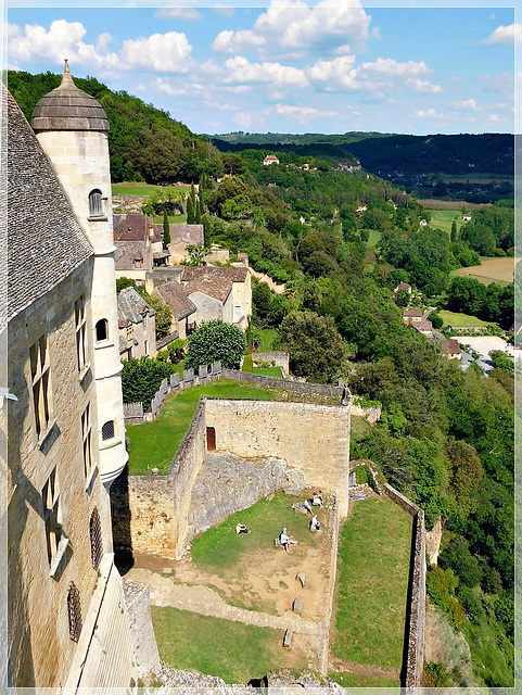 Vue depuis le haut du château de Beynac (24)