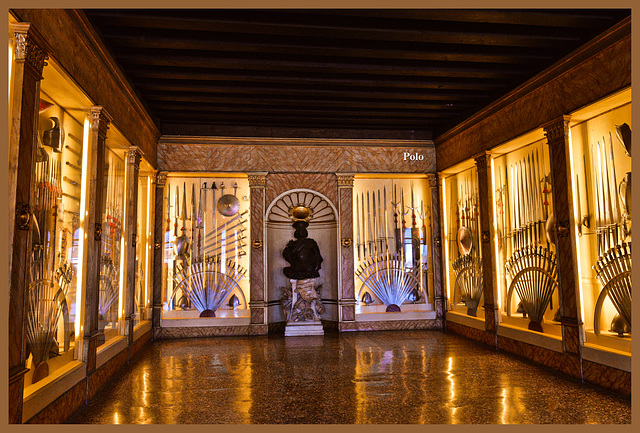 SALA DE ARMAS EN EL PALACIO DUCAL + (2PIP)