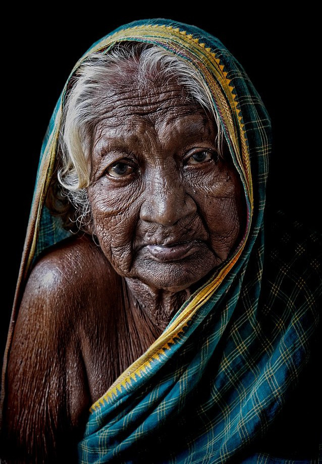 old woman of Hampi