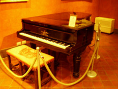 Puccini's piano Steinway & Sons.