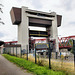 Schleuse Meiderich, Unterhauptturm mit Leitstand (Duisburg-Ruhrort) / 22.07.2023