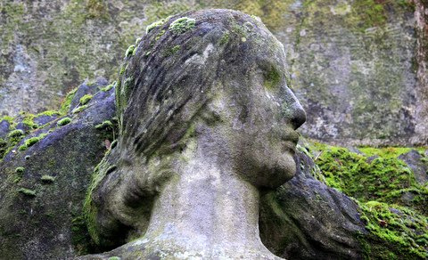 Monument aux morts de l'Ile du Souvenir, parc de la Tête d'Or, Lyon, dédié aux victimes de la Première Guerre mondiale (10600 morts à Lyon).