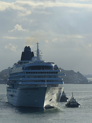 Asuka II arriving at Auckland (3) - 20 February 2015