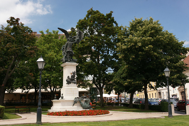 Independence War Statue