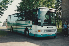 Snell’s Coaches JIL 8729 (F949 NER) at The Smoke House Inn at Beck Row – 8 Jul 1995 (275-22)