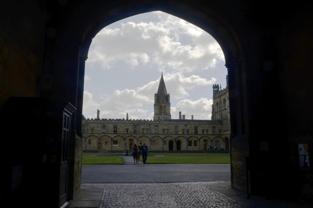 Oxford, Christ Church College through Tom Tower Arch