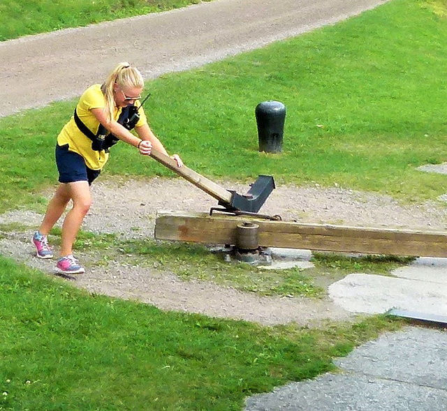 Schleuse auf mit Muskelkraft.