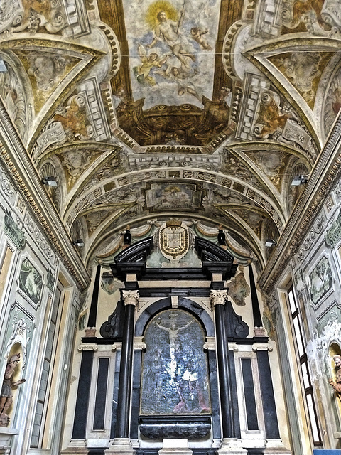 Church of San Francesco, Bozzolo (Mantova) - At the Center above the Altar, Crucifixion with San Francesco and Giulio Cesare Gonzaga, work from 1605 by Gaspare Celio