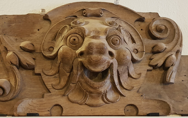 saffron walden museum, essex. early c17 lion mask frieze from audley end long gallery (3)