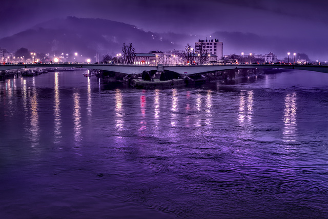 Rouen, pour Noël 2022, vue du pont Guillaume le Conquérant à partir du pont Jeanne d'Arc by night