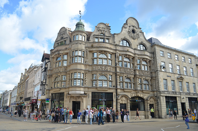 Oxford, Building on the Corner of Cornmarket and High Streets