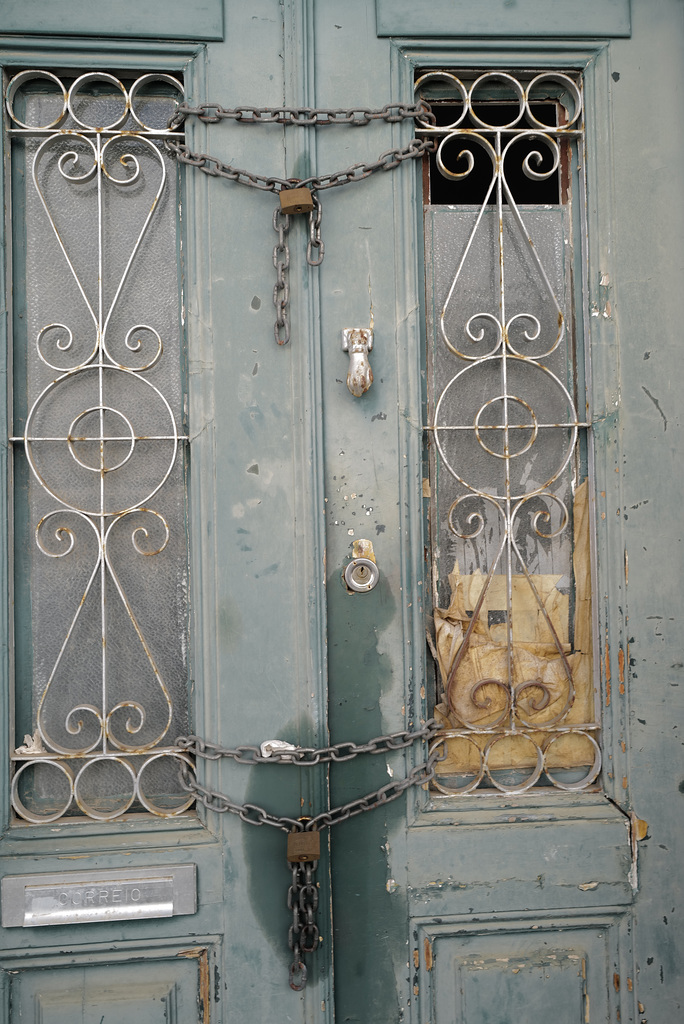 Vila real de Santo António, quaint and old door