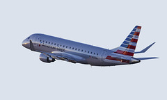 American Airlines Embraer ERJ-175 N216NN