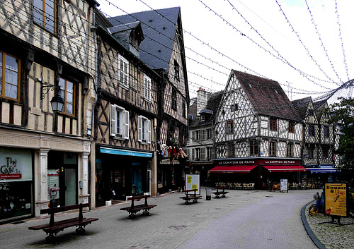 Bourges - Place Gourdaine