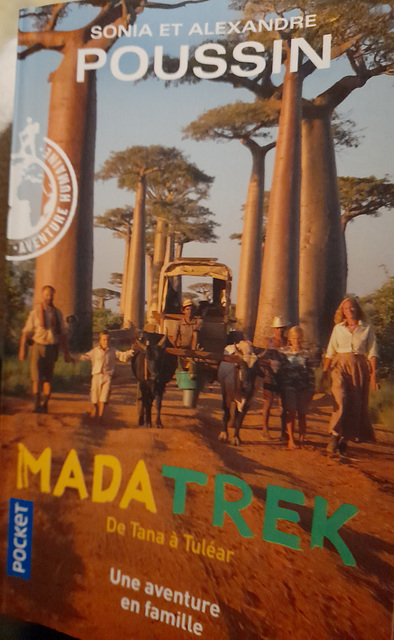 Le livre de MadaTrek , écrit par Sonia et Alexandre Poussin .