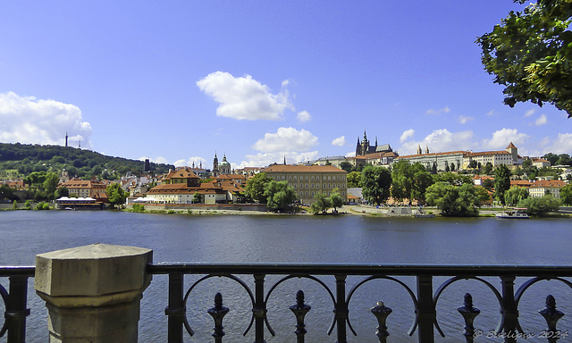 HFF ... mit einem Blick über die Moldau in Prag (© Buelipix)