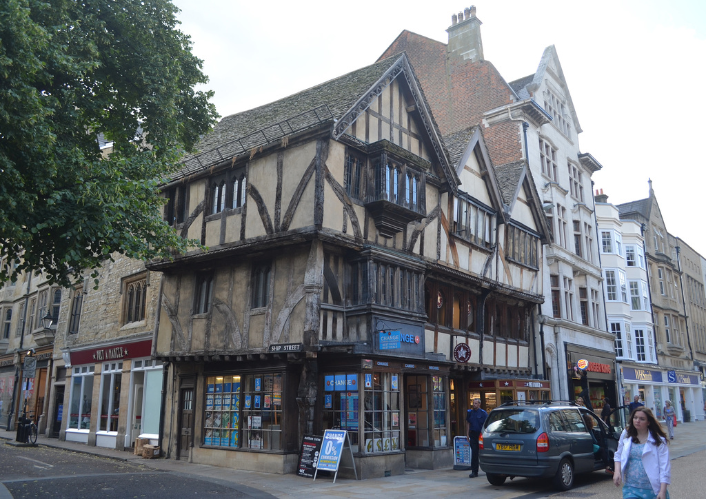 tudor building on the corner of cornmarket and ship streets