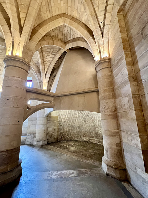 Paris 2024 – Conciergerie – Former Kitchen