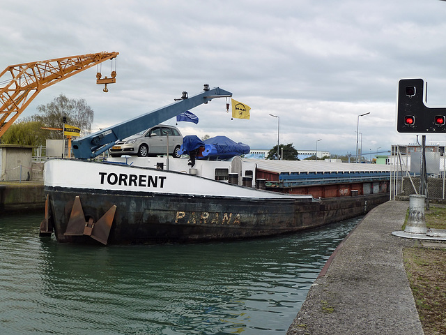 Den Namen nach zu Urteilen, ist dieses Schiff schon mit einigen Erlebnissen noch im Dienst