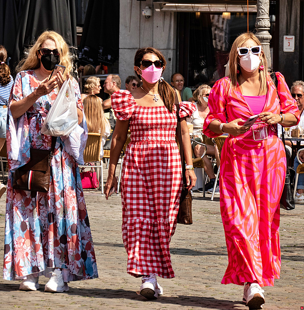 ...gut konditioniert... ausgehen, Maske auf... auch im Hochsommer...und im Freien,  bei genügend Auslauf/Abstand :-(((